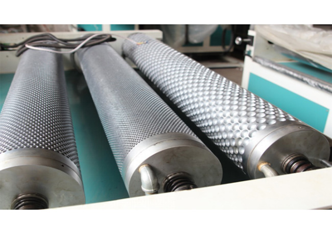 Bubble film machine roller