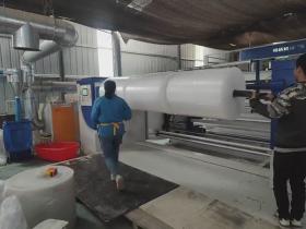 三层复合气泡膜机 (1)